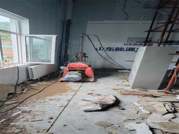 龙圩地基基础下沉墙体裂缝加固注浆顶升施工